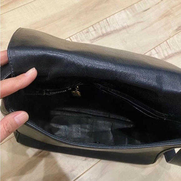 Gucci Black Shoulder Bag with Red and Green Stripe - Picture 13 of 16